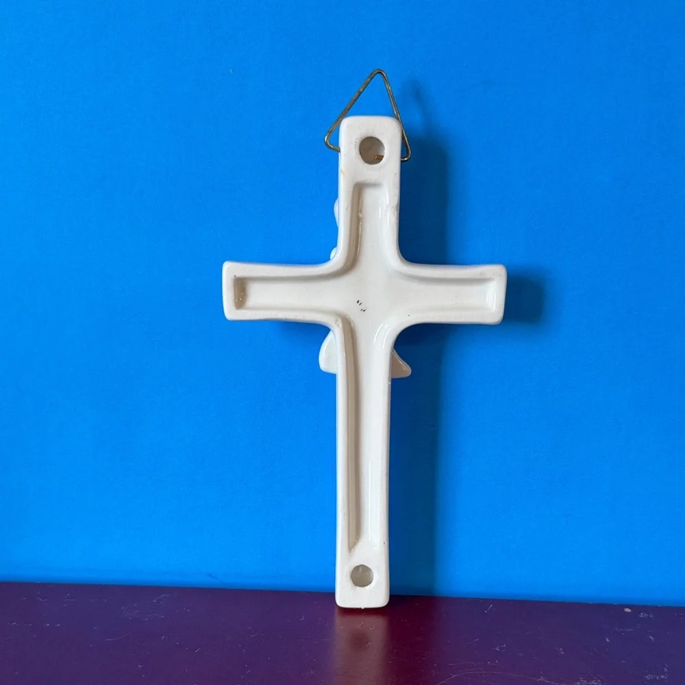 Vintage 1980’s Russ Berrie & Co. porcelain wall cross featuring a praying boy
